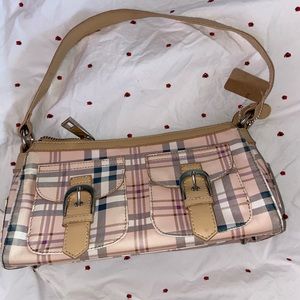 VINTAGE BABY PINK HANDBAG.